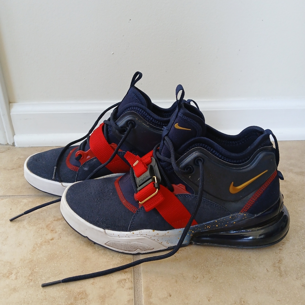 Nike Air Force 270 Youth size 6 big kids ( women's 7 to 7.5)